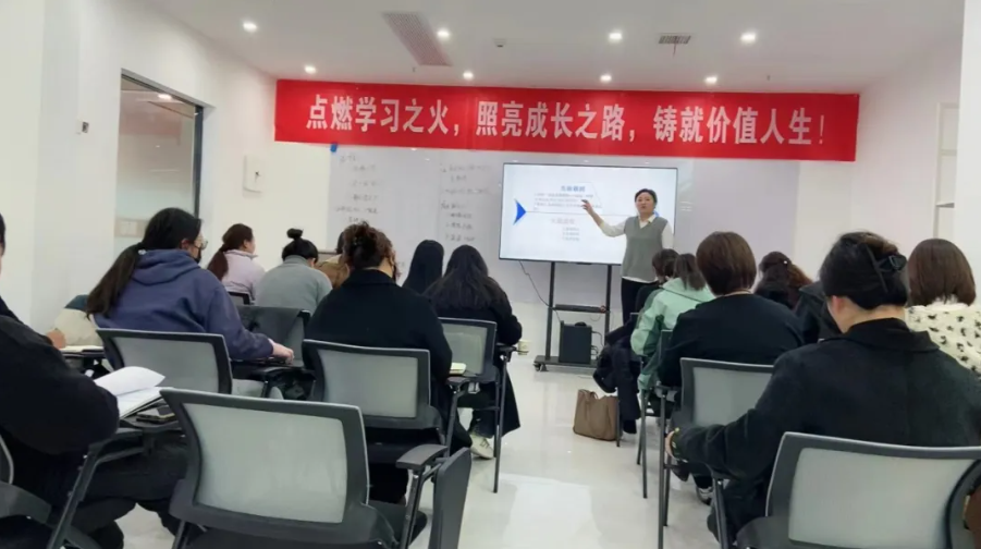 《易闲中古月度例会：优秀店长背后的秘密与未来展望》